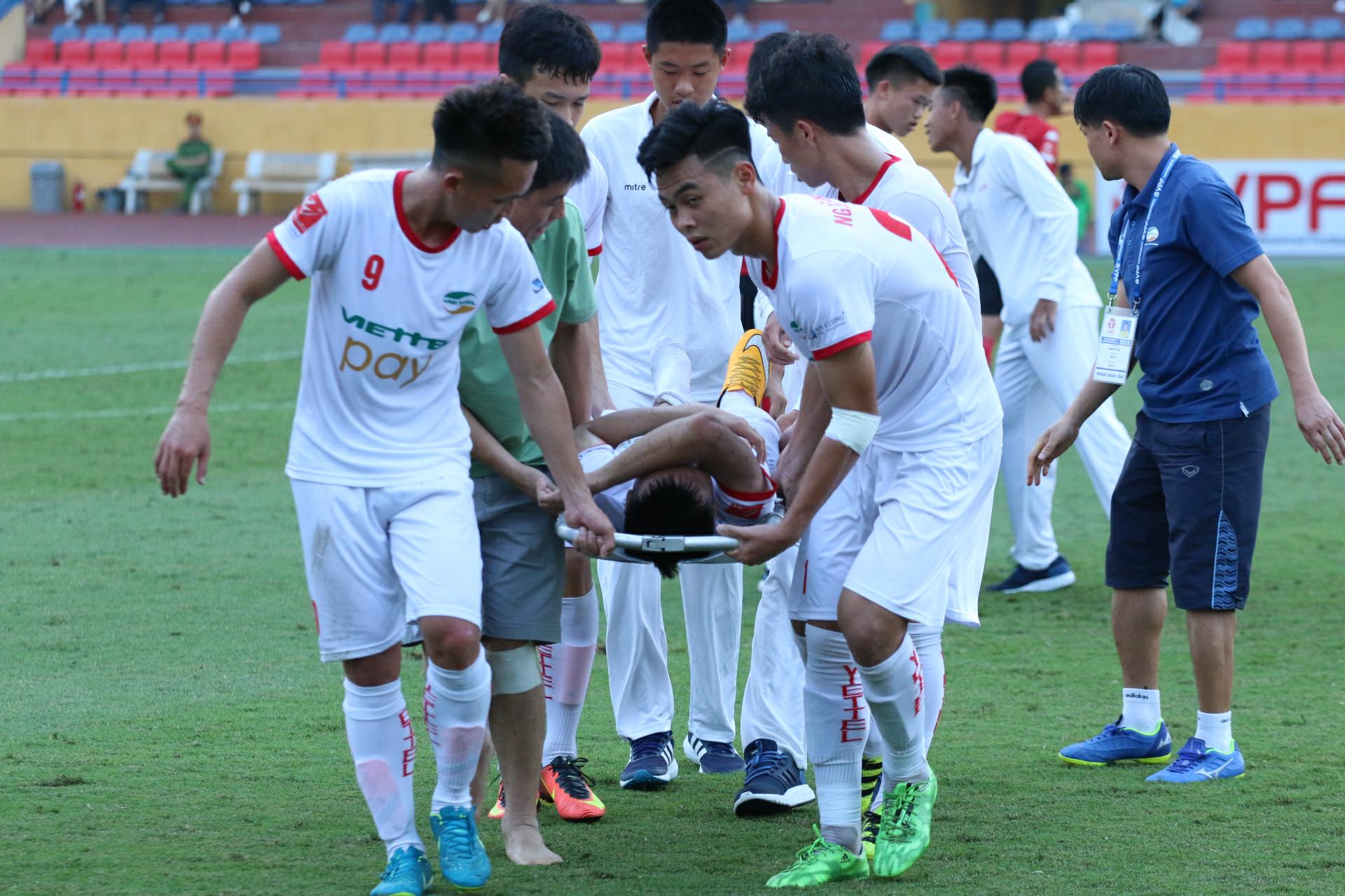 Va chạm nguy hiểm, cựu sao U20 Việt Nam phải nhập viện