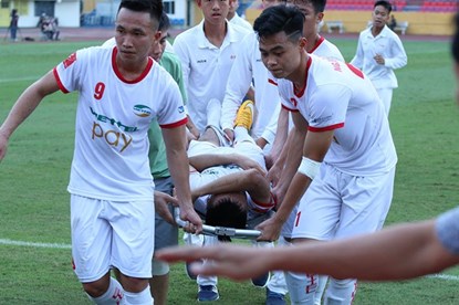 Dương Văn Hào đóng đinh xương mác, chờ xử lý dây chằng cổ chân