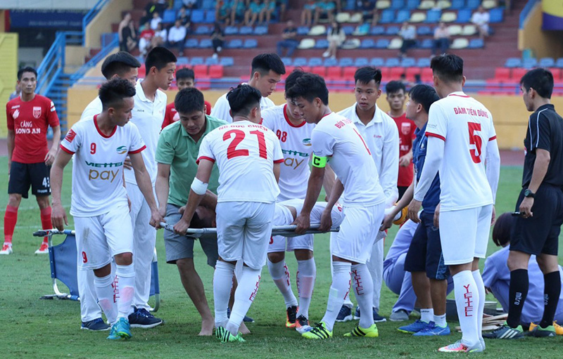 Dương Văn Hào gãy chân, "sếp" Viettel tố Long An chơi đòn triệt hạ