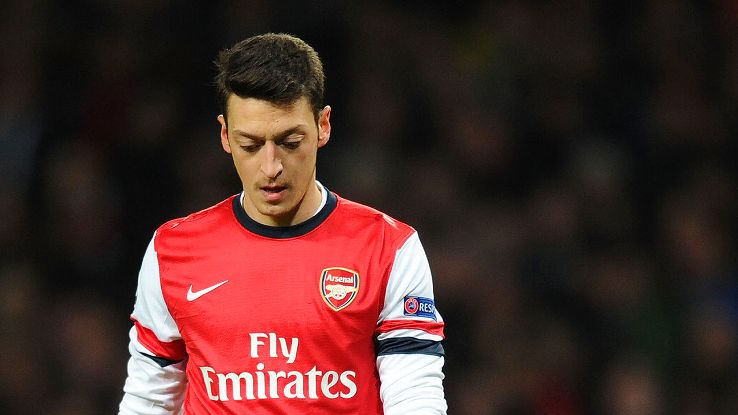 Hứng chịu chỉ trích, Ozil 'than khóc' với fan