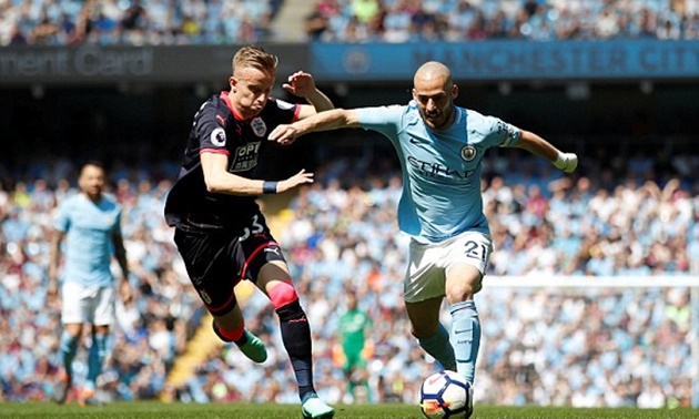 Tung đội hình mạnh nhất, Man City vẫn bị Huddersfield cầm hòa khó hiểu