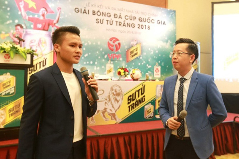 Vì sao Quang Hải mặc áo nhái U23 Việt Nam quảng cáo bia?