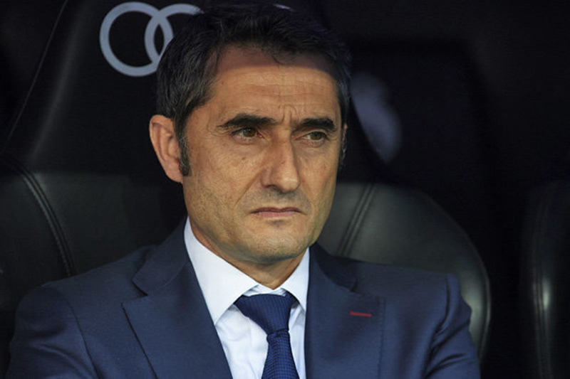 HLV Valverde nói gì khi Barcelona hòa Real và mất người?