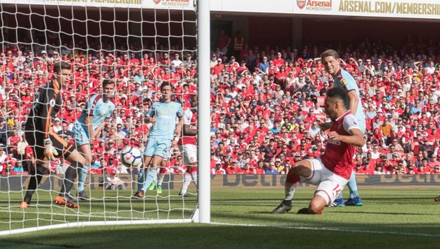 Hủy diệt Burnley, Arsenal có trận tri ân hoàn hảo với Wenger
