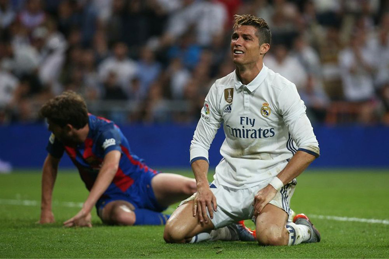 Kịch tính Siêu kinh điển: Nước mắt Ronaldo và thảm họa trọng tài