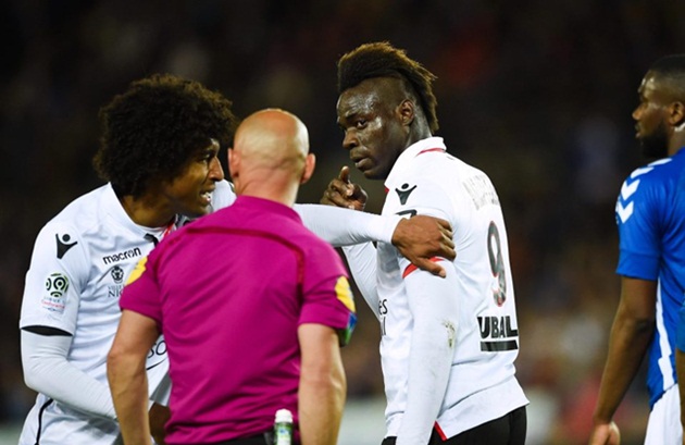 SỐC! Balotelli sắp bị cấm thi đấu hết mùa tại Ligue 1