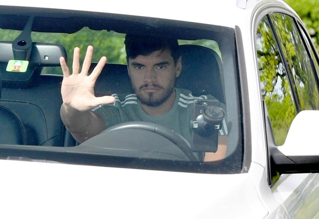 Ảnh bài viết Sir Alex hồi phục, dàn sao Man Utd tươi tắn đến sân tập 