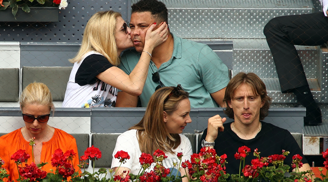 Ảnh bài viết Modric ngượng ngùng trong lúc Rô 'béo' tình tứ với bạn gái