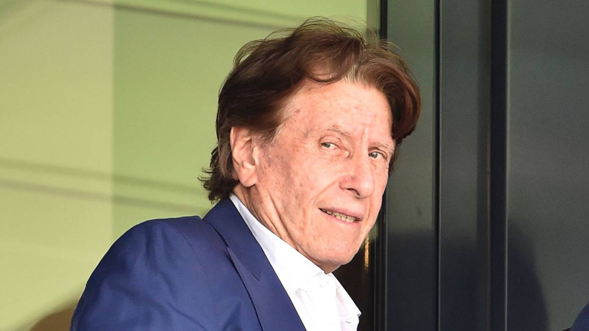 Ảnh bài viết Pini Zahavi - Siêu cò chắp cánh hai bom tấn Hè 2018?