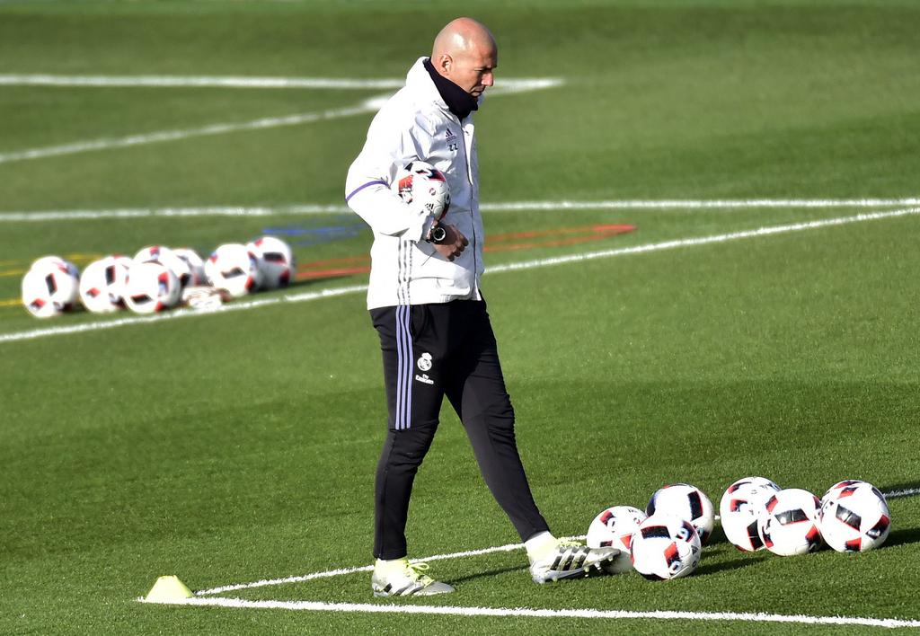 Quyết lấy cúp Champions League, Zidane xỏ giày đá bóng