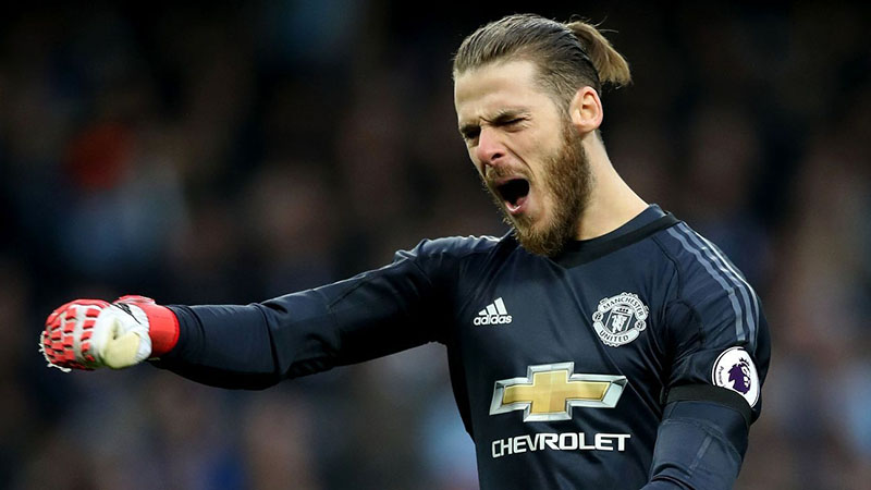 De Gea nói gì khi sánh ngang thành tích với Van der Sar?