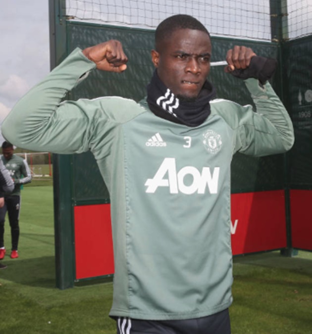 Ảnh bài viết Bailly khoe bắp tay cuồn cuộn hòng tiền đạo Watford chùn chân