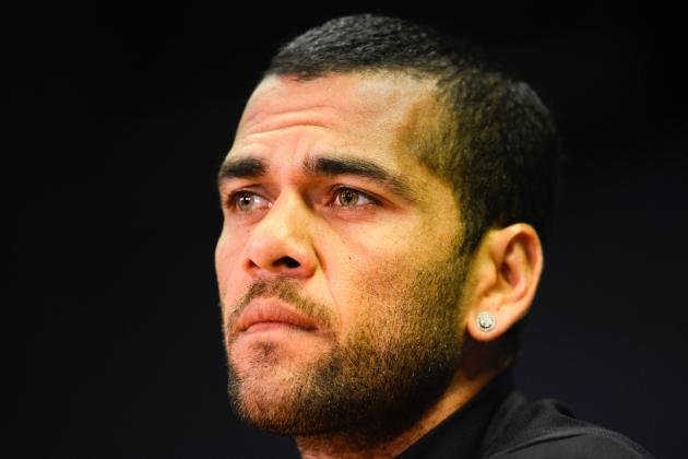 Ảnh bài viết Dani Alves chấn thương, Brazil đối mặt cơn khủng hoảng như thế nào?