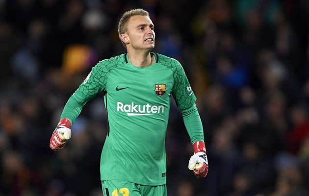 Thủ thành "siêu dự bị" của Barca bỗng trở nên đắt hàng