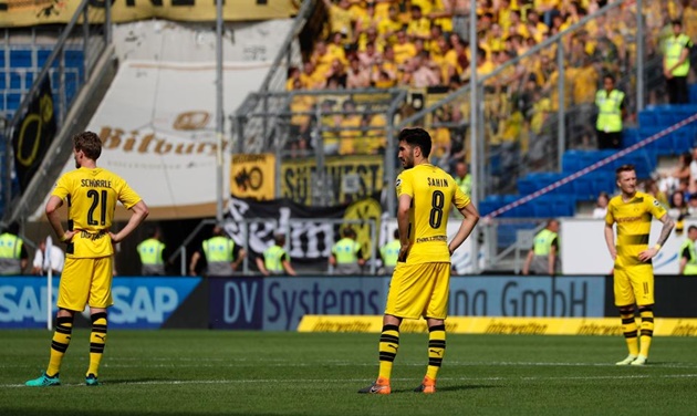 Vòng cuối Bundesliga: Dortmund suýt mất vé dự Champions League, Wolfsburg cận kề "án tử"