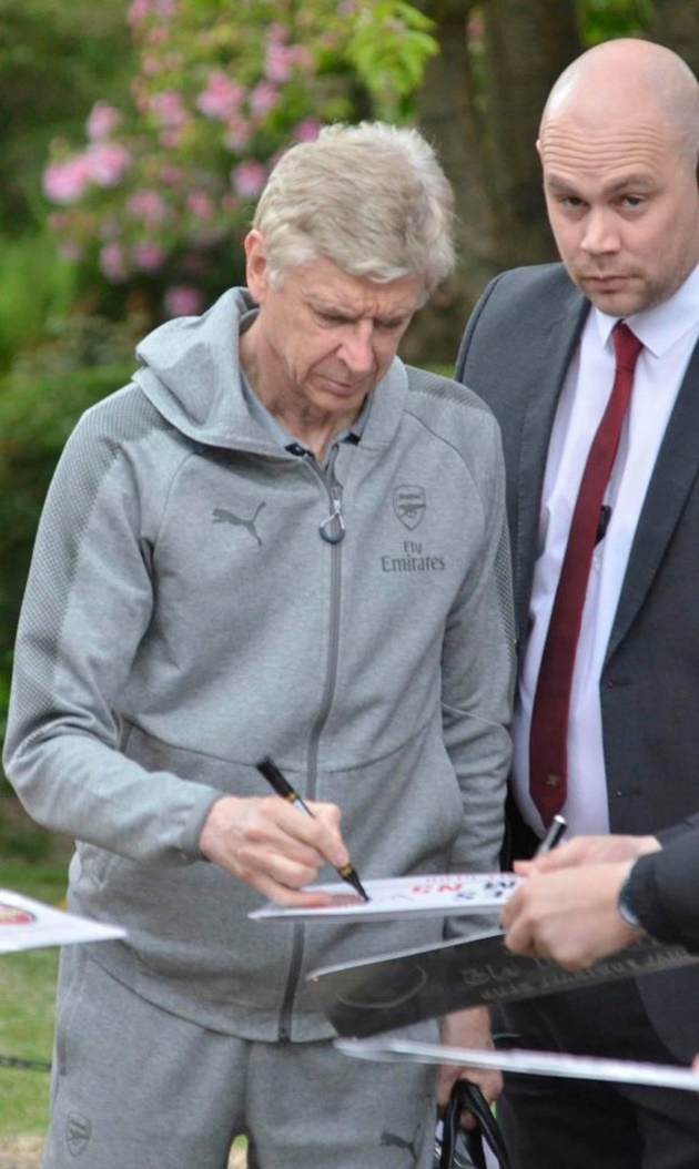 Ảnh bài viết NHM Pháo thủ "chạy nước rút" cùng Arsene Wenger