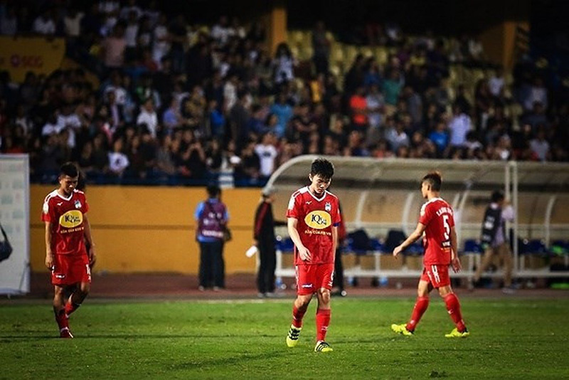 Sự cố sân Pleiku: Sẽ ra sao nếu "nội chiến" U23 Việt Nam thế này?