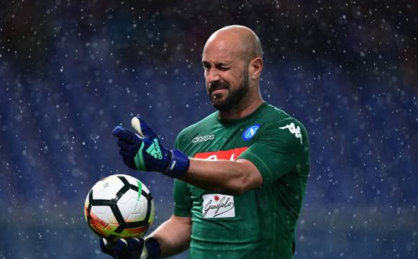 Ảnh bài viết Mặc kệ ngôi vương, Napoli vẫn thỏa sức vui trong ngày mưa nặng hạt