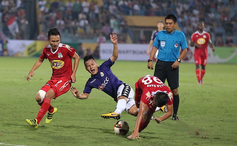 Ảnh bài viết Hòa HAGL kịch tính, Hà Nội FC thót tim giành vé đi tiếp