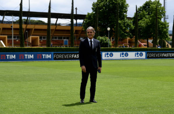 Mancini rạng ngời đón nhận sứ mệnh giải cứu Azzurri
