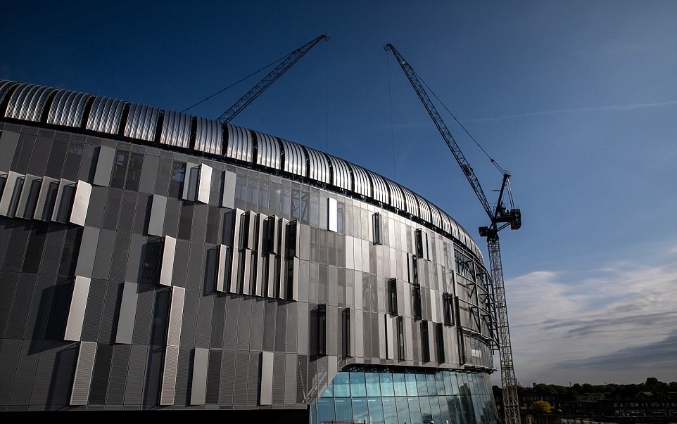 Ảnh bài viết Sân White Hart Lane mới dát kính sang chảnh