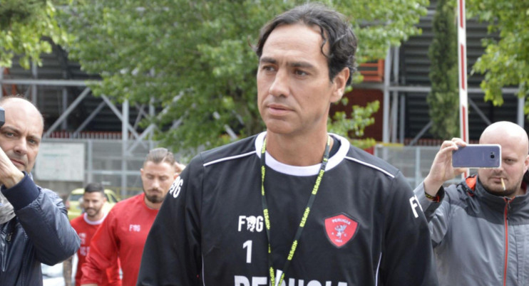 Tượng đài Nesta nghiêm nghị trong ngày đầu làm HLV tại Perugia