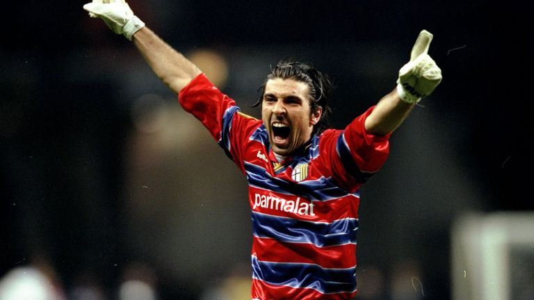5 khoảnh khắc định nghĩa sự nghiệp vĩ đại của Gianluigi Buffon