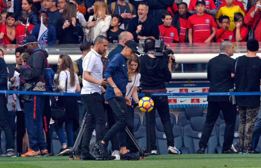 Ảnh bài viết Neymar đã xuất hiện trở lại trong buổi tập mới nhất của PSG