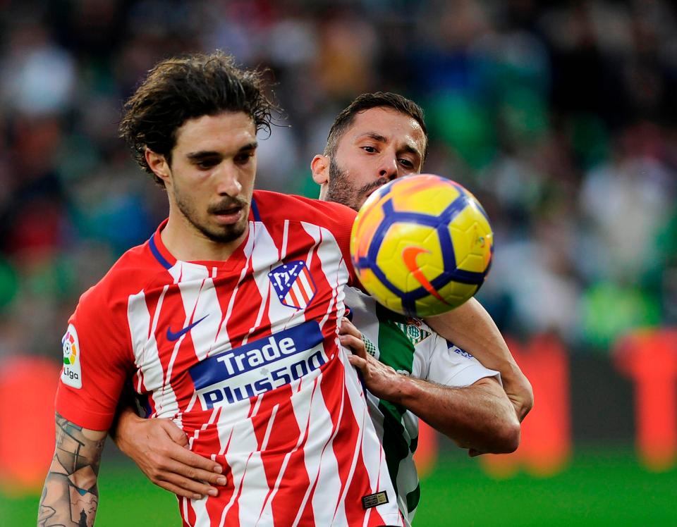 Ảnh bài viết Man Utd, Liverpool quyết đấu vì siêu hậu vệ Atletico