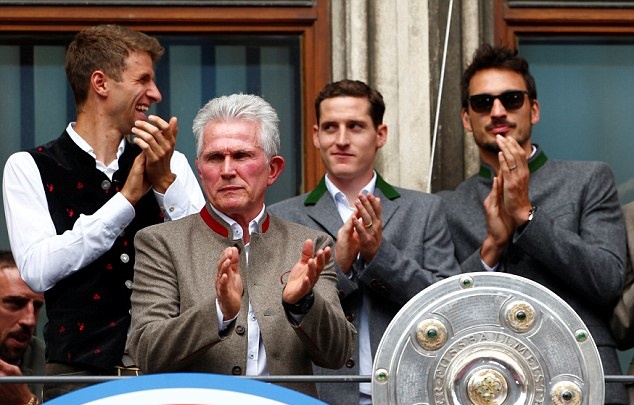 HLV Jupp Heynckes chia tay Bayern Munich trước hàng nghìn CĐV