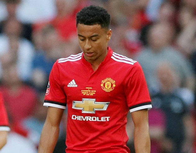Jesse Lingard không phục khi nhìn Chelsea nâng cúp