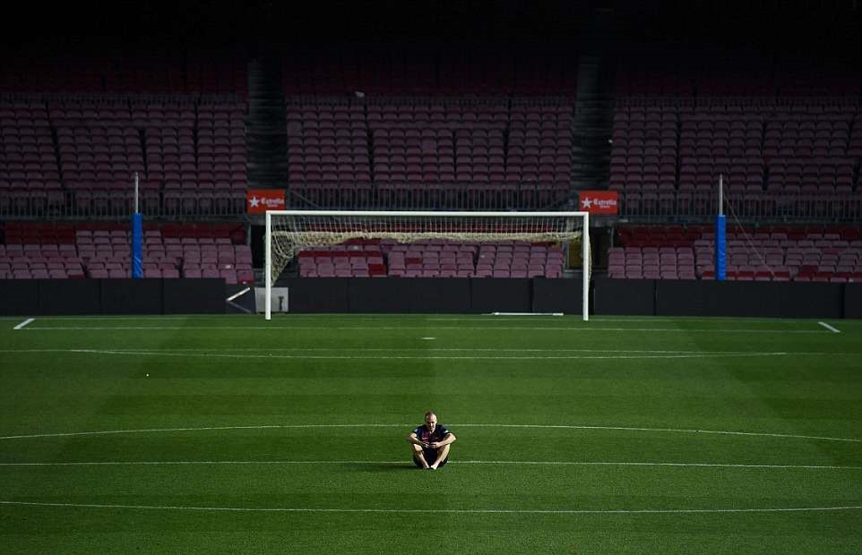 Ảnh bài viết Có một Iniesta rất đơn độc giữa lòng Camp Nou