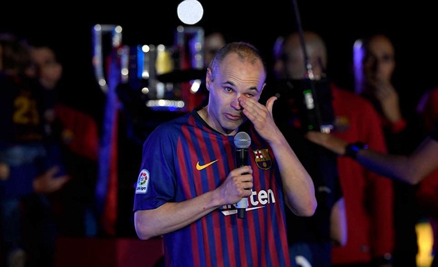 Ảnh bài viết Iniesta khóc nức nở trong trận đấu cuối cùng dưới màu áo Barca