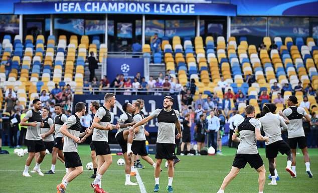 Ảnh bài viết Buổi tập làm quen sân Olimpiyskiy của Liverpool