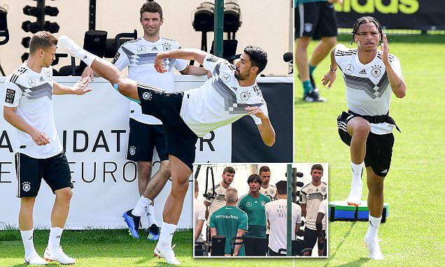 Ảnh bài viết Đồng đội 'choảng' nhau trên sân tập tuyển Đức, Muller cười khoái trá