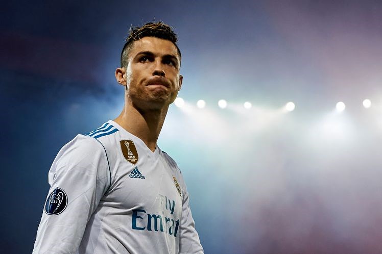 Ảnh bài viết Fan cầu xin, Ronaldo từ bỏ ý định chia tay Real?