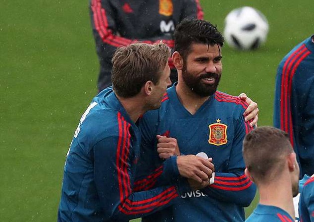Ảnh bài viết Vừa lên tuyển Monreal đã đến 'làm thân" với Diego Costa
