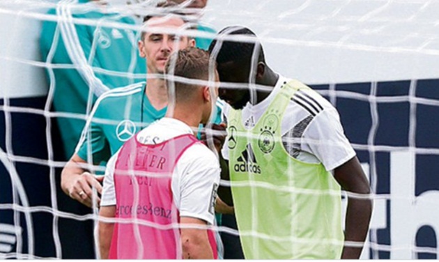 Biến lớn ở tuyển Đức: Sao Chelsea suýt ẩu đả với Joshua Kimmich