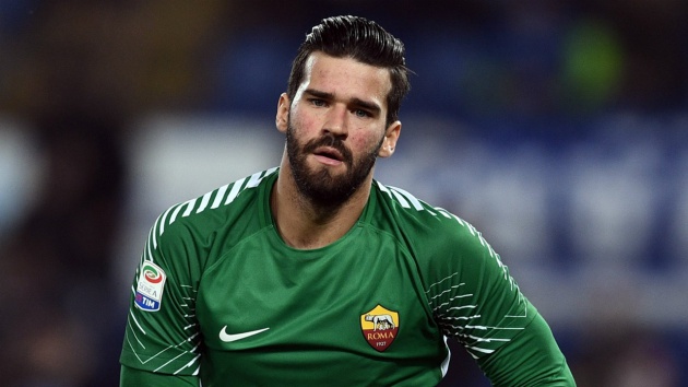 Liverpool bật ngửa với giá SỐC Roma yêu cầu cho Alisson