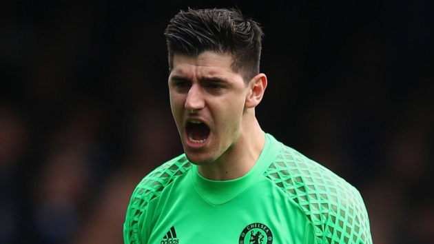 Ảnh bài viết Chelsea sẵn sàng bán Courtois và rước Alisson về thay thế
