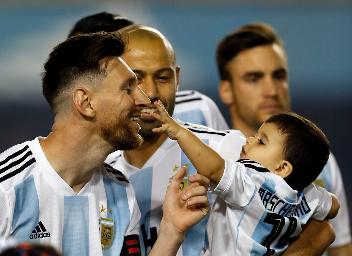 Ai có thể 'vuốt mặt không nể mũi' với Messi?