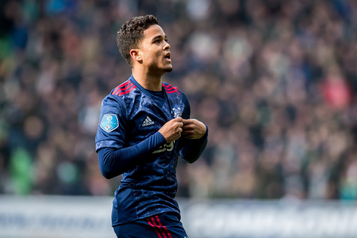 Ảnh bài viết Cuộc đua Justin Kluivert: Khi "phù thủy" ra tay