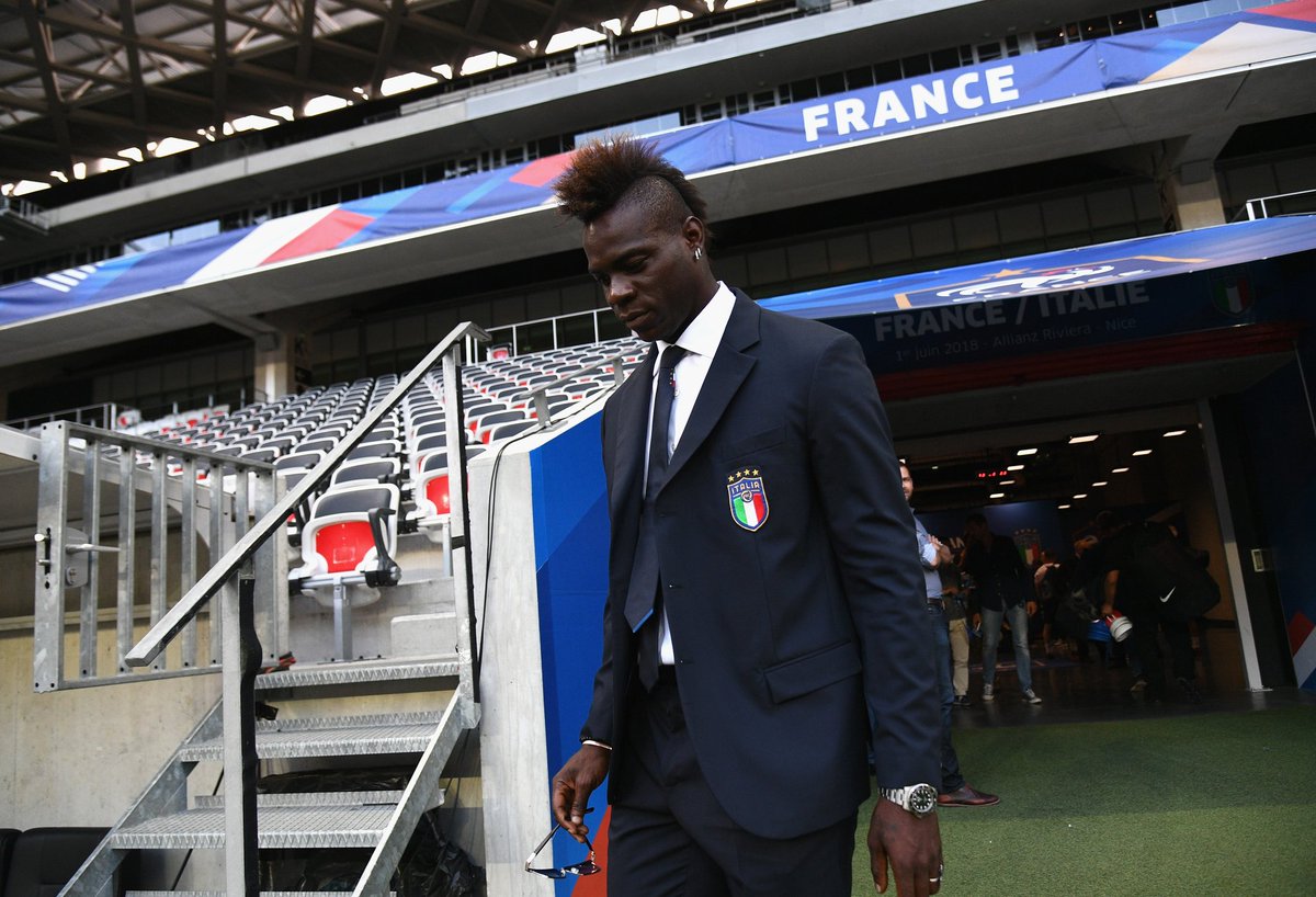 Mario Balotelli hóa "soái ca" khi diện vest