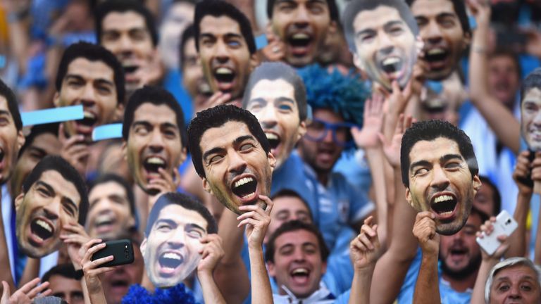 Tại sao người Uruquay vẫn ủng hộ Suarez?
