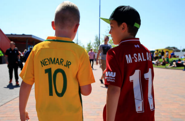 Mohamed Salah đồng hành cùng Neymar tại Anfield