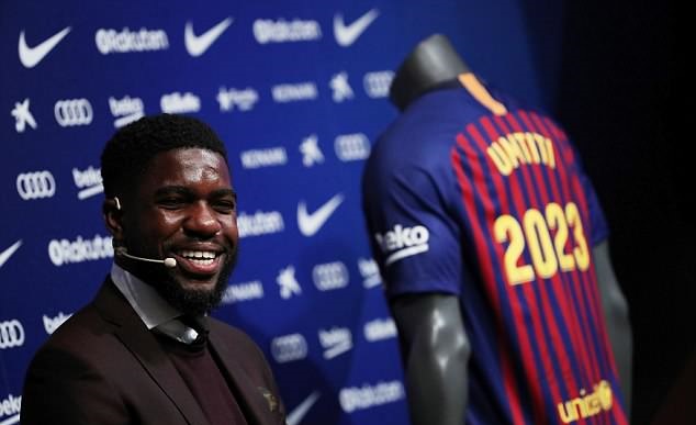 Ảnh bài viết Umtiti rạng rỡ gia hạn hợp đồng, dẹp tan tin đồn tới M.U