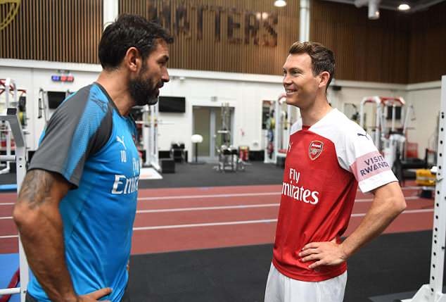 Ảnh bài viết Stephan Lichtsteiner rạng rỡ ra mắt Arsenal