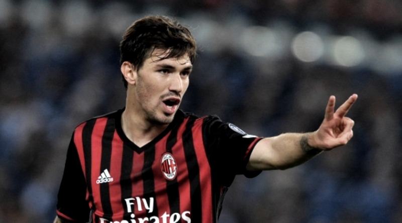 Ảnh bài viết CHÍNH THỨC: Milan giữ chân thành công bức tường thép nơi hàng thủ