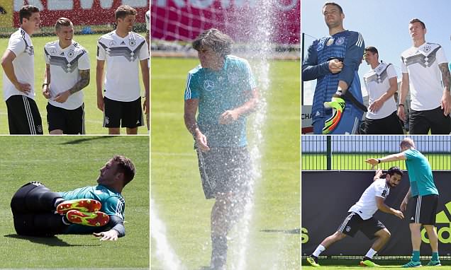 Loại Sane, Joachim Low bị "tát nước" sấp mặt trên sân tập Đức