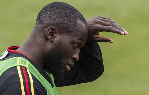 Phong độ lao dốc, Lukaku ủ rủ đến sân tập
